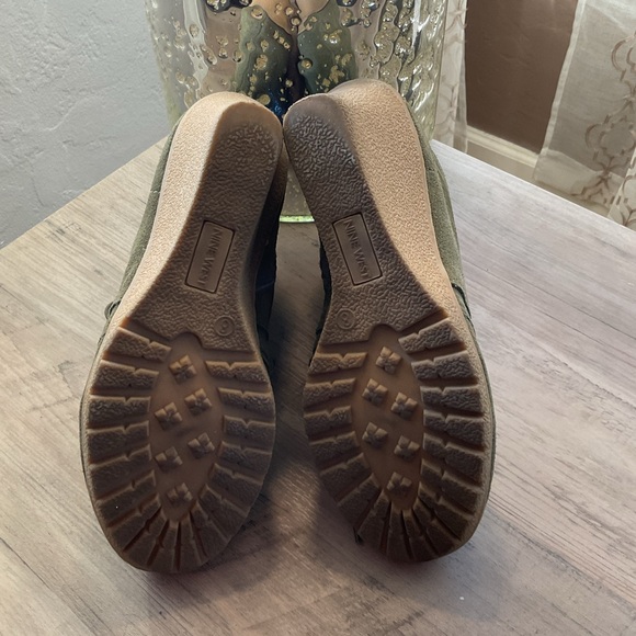 Nine West Olive Suede Wedge booties Gently Used Size 8 - Picture 5 of 7